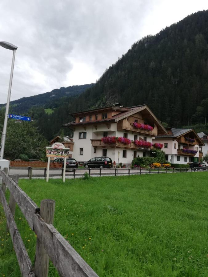 Ferienwohnungen Egger Mayrhofen Esterno foto